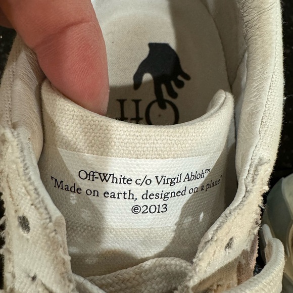 Off-white white sneaker tennis shoes with pink arrow logo - Picture 2 of 6